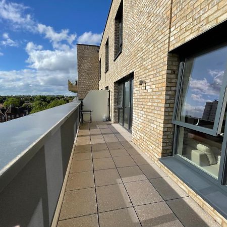 Modern Penthouse Flat With Free Indoor Parking Apartment London Exterior photo