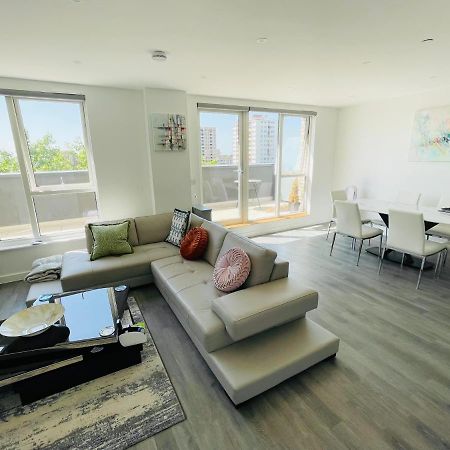 Modern Penthouse Flat With Free Indoor Parking Apartment London Exterior photo