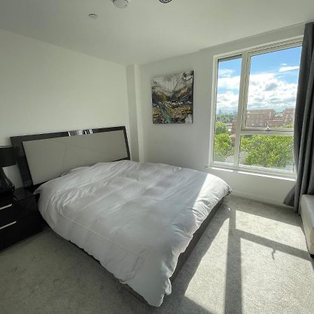 Modern Penthouse Flat With Free Indoor Parking Apartment London Exterior photo