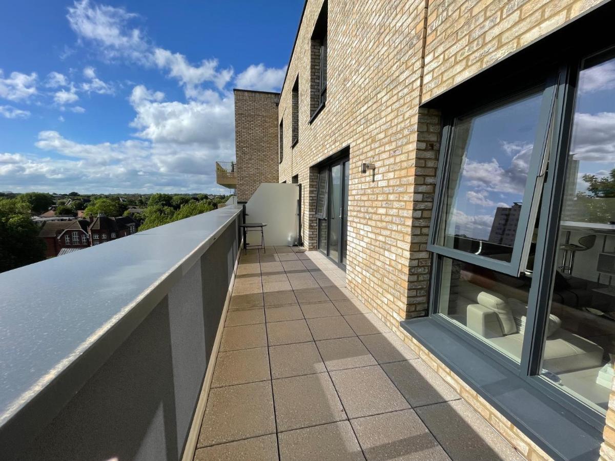 Modern Penthouse Flat With Free Indoor Parking Apartment London Exterior photo
