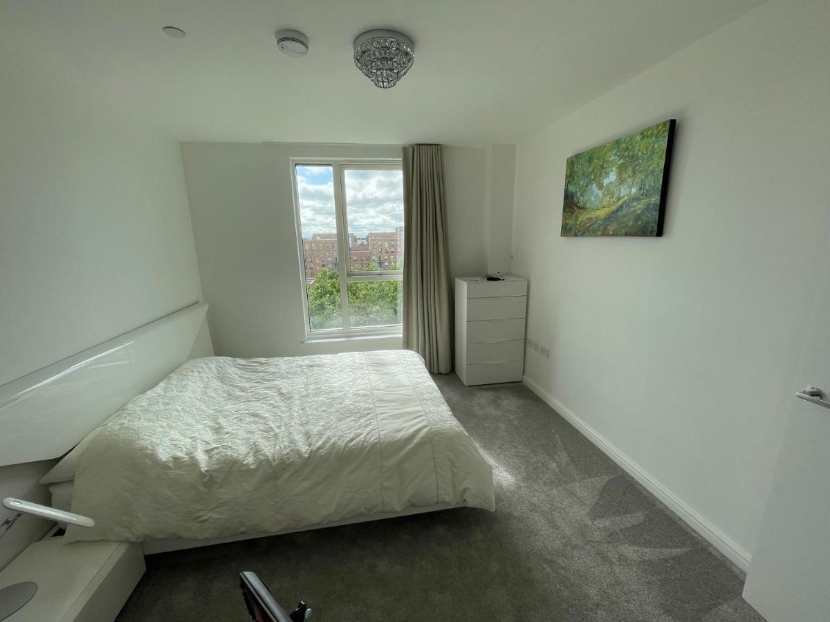 Modern Penthouse Flat With Free Indoor Parking Apartment London Exterior photo