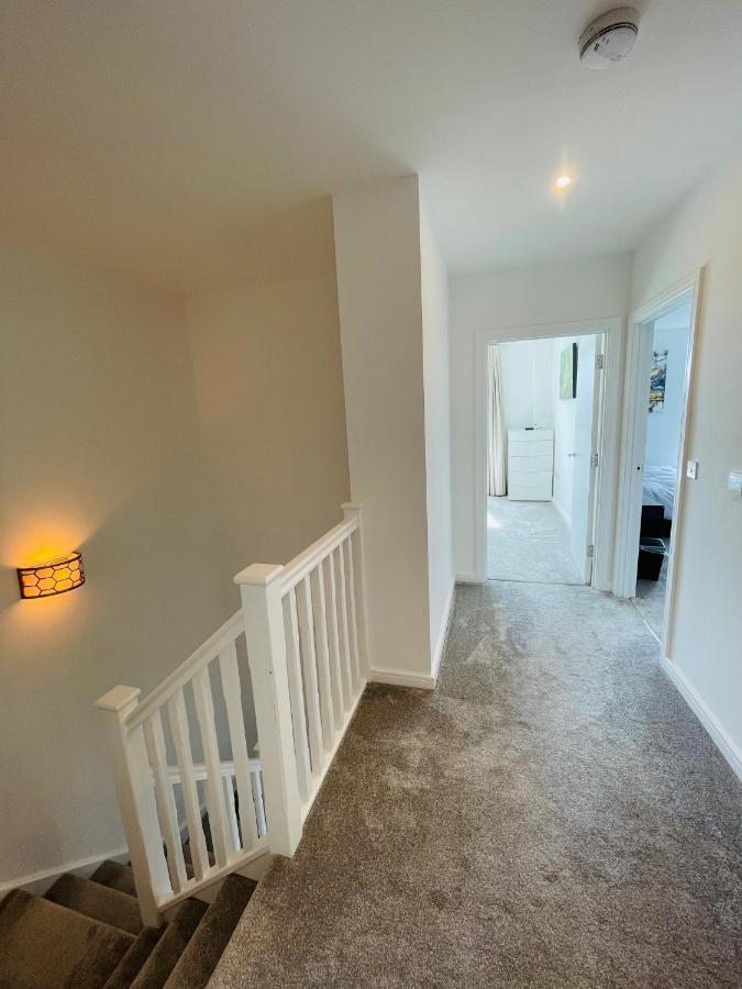 Modern Penthouse Flat With Free Indoor Parking Apartment London Exterior photo