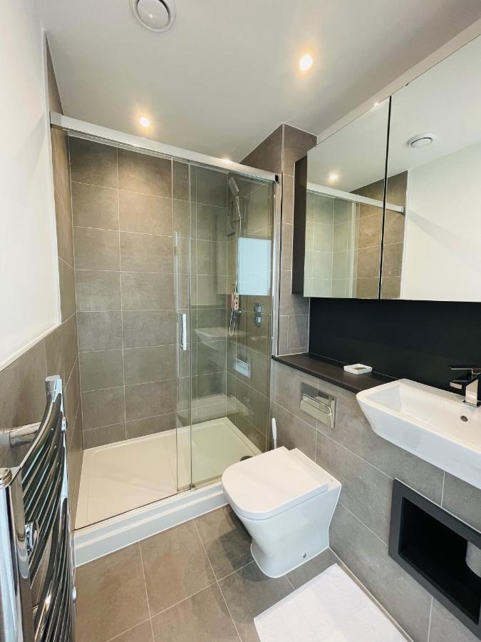 Modern Penthouse Flat With Free Indoor Parking Apartment London Exterior photo