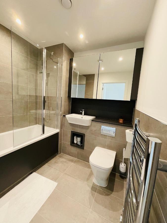 Modern Penthouse Flat With Free Indoor Parking Apartment London Exterior photo