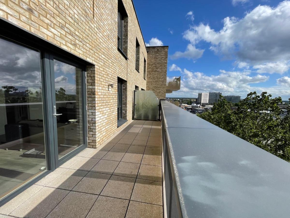 Modern Penthouse Flat With Free Indoor Parking Apartment London Exterior photo